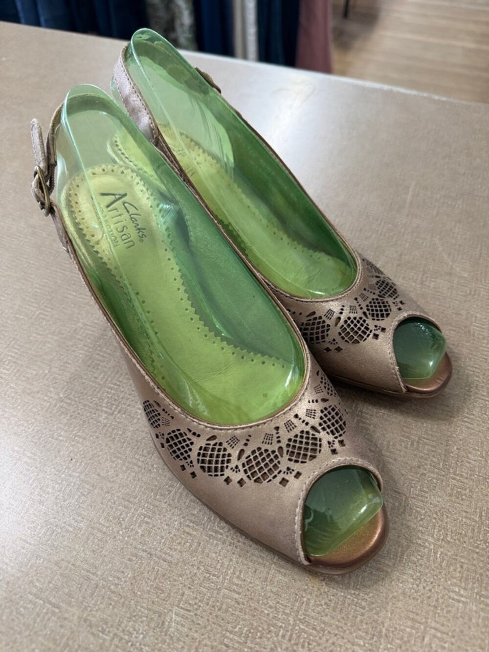 Clarks Artisan Collection peep toe leather sling back heels women's size 6